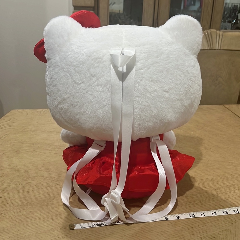Hello Kitty Plush Backpack - Picture 2 of 6